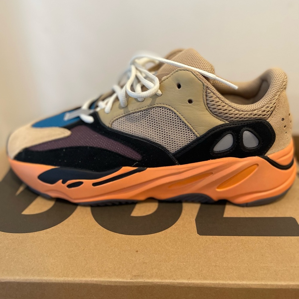 Yeezy boost never worn men’s sneakers size 10.5 with box